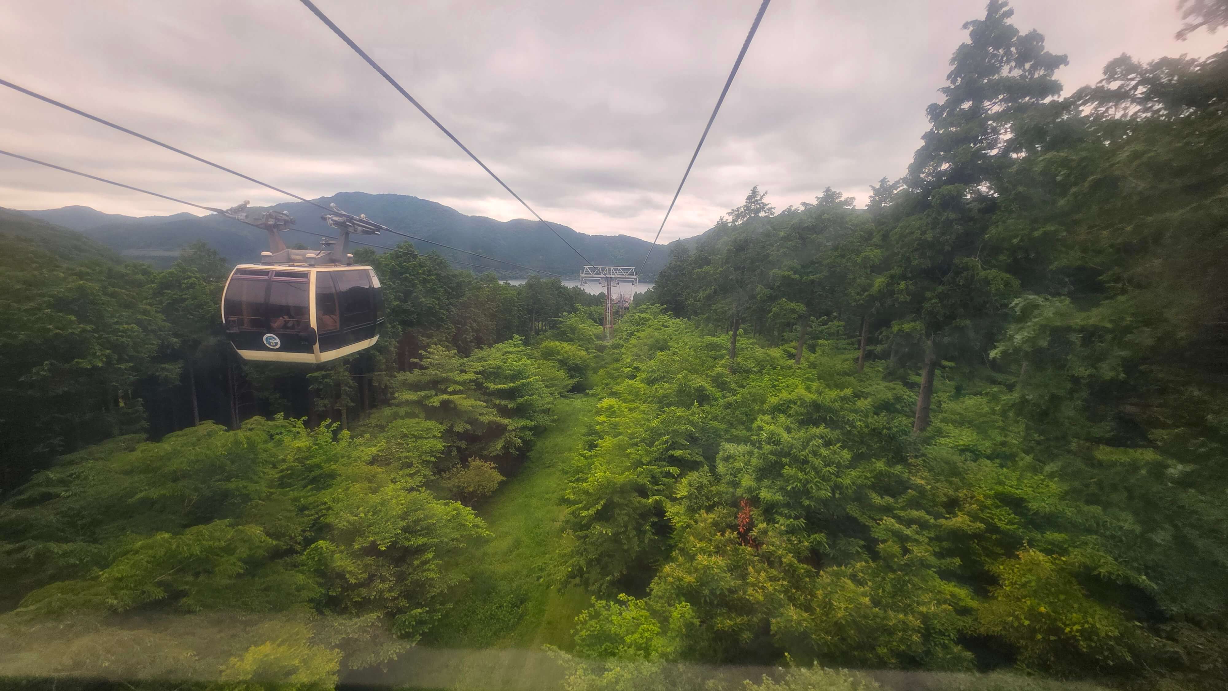 /images/Hakone/Hakone%202/hakone%20paysage%20cable.jpg