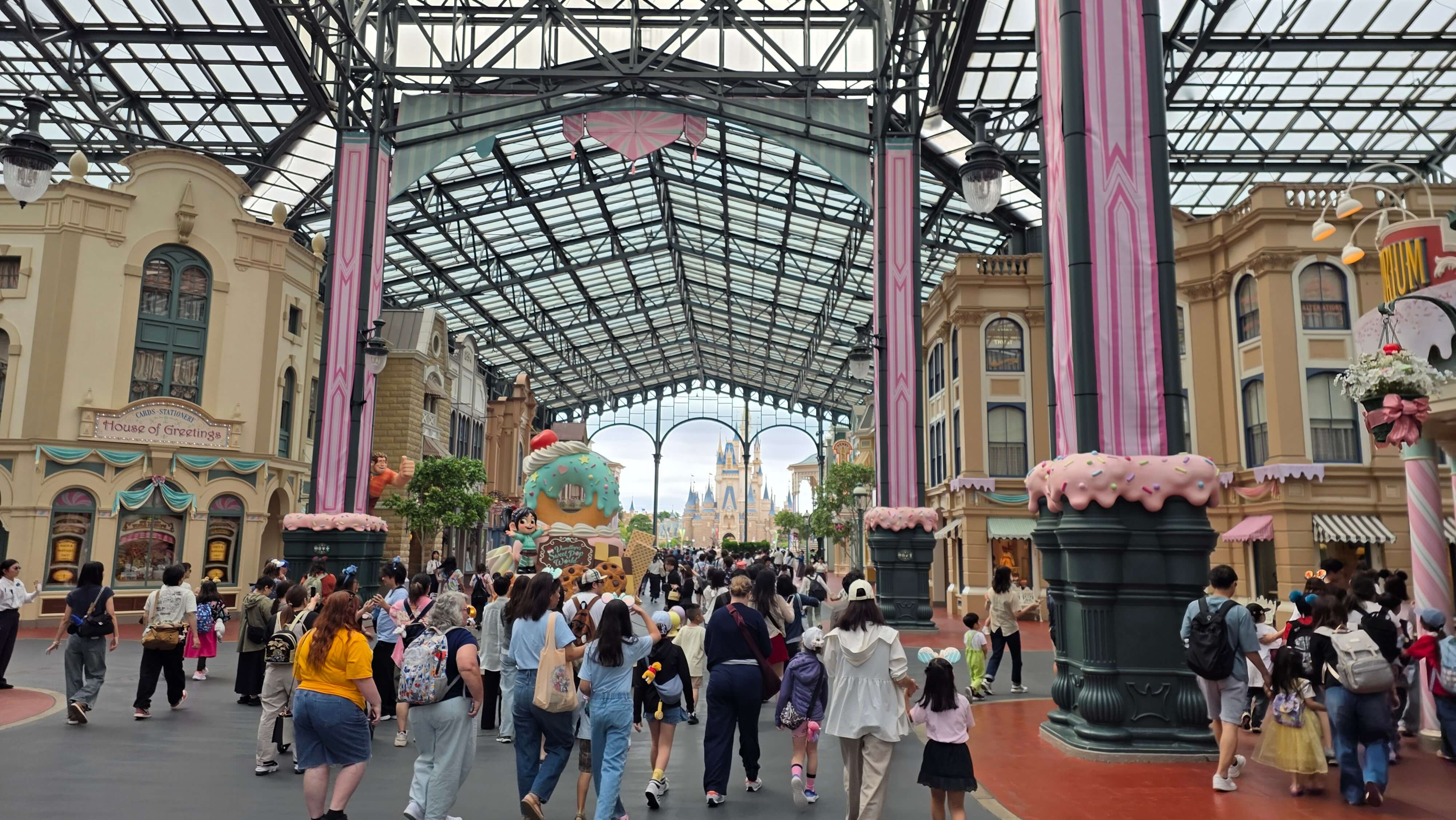/images/Tokyo/Tokyo%20Disney%20Land/entree.jpg