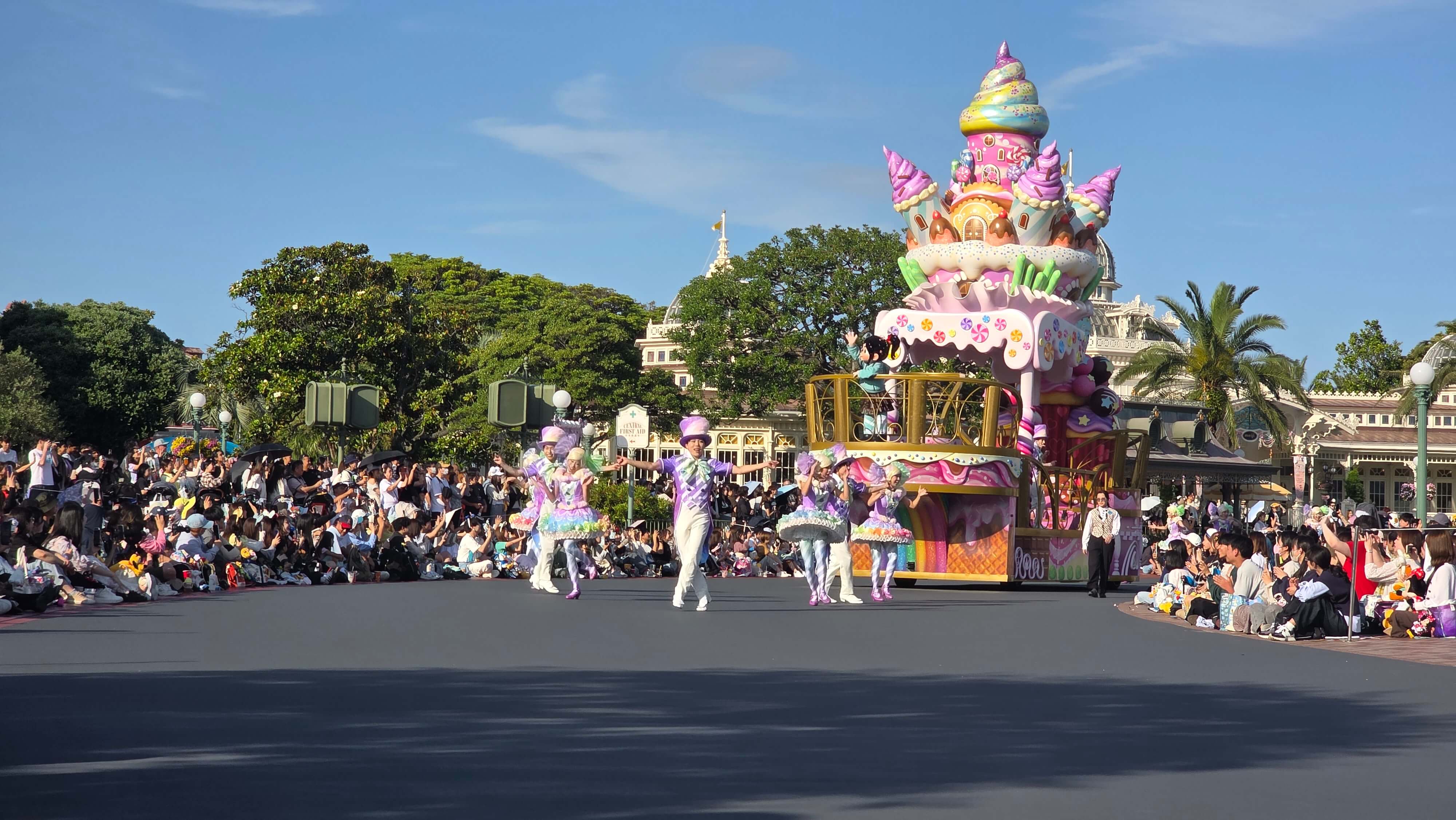 /images/Tokyo/Tokyo%20Disney%20Land/parade%20sucre.jpg