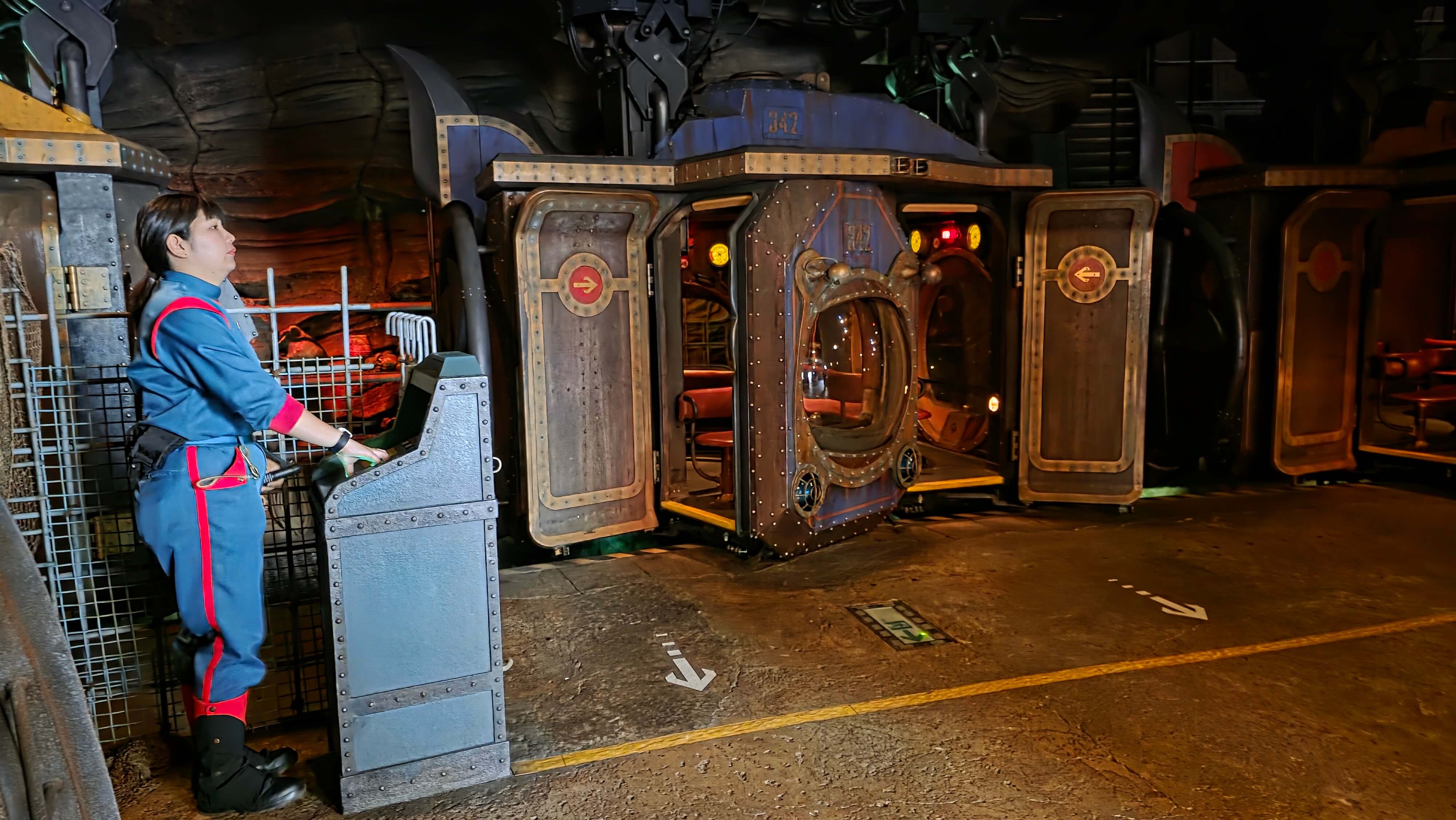 /images/Tokyo/Tokyo%20Disney%20Sea/jule%20vernes%202.jpg