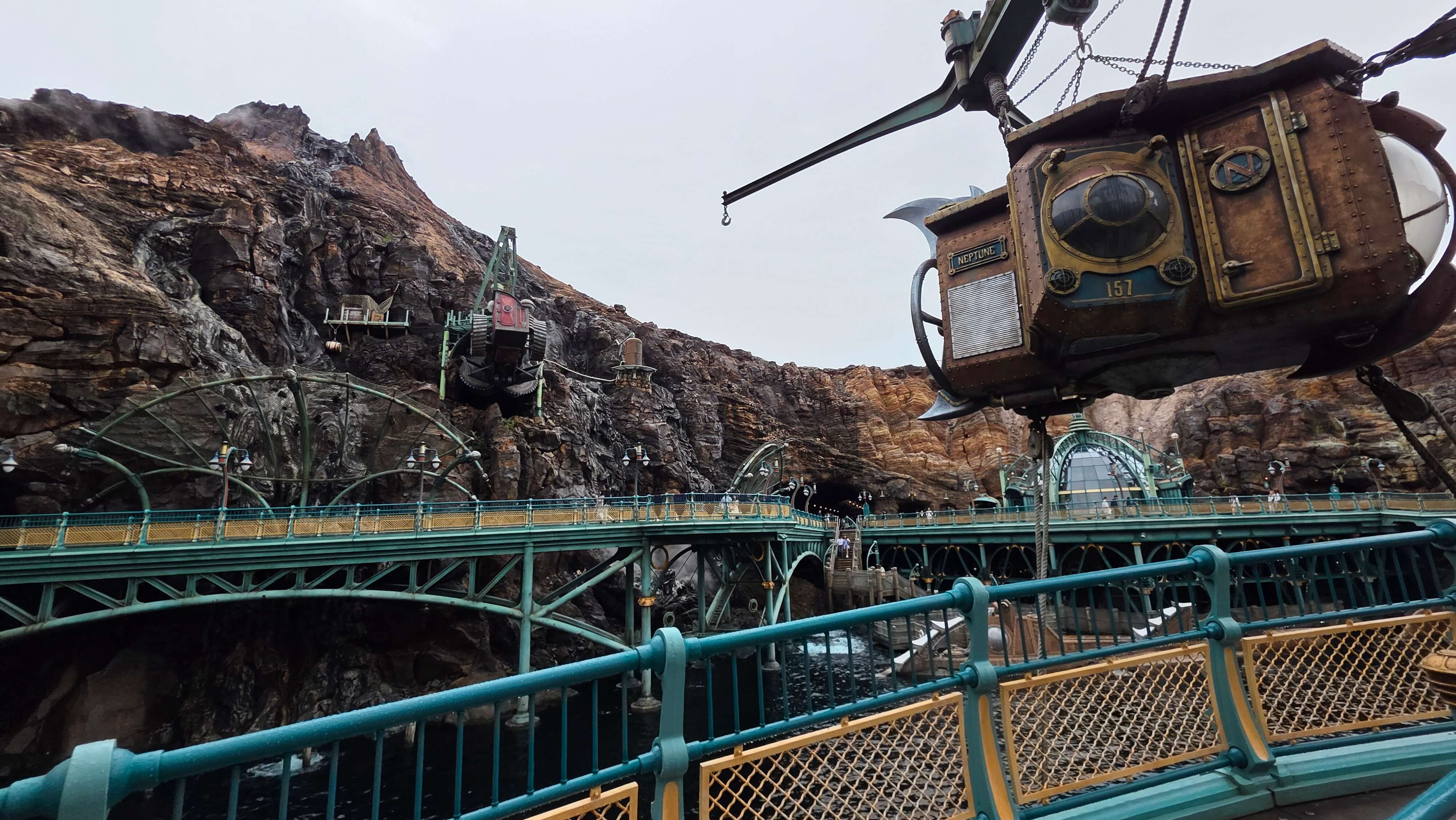 /images/Tokyo/Tokyo%20Disney%20Sea/jules%20verne%203.jpg