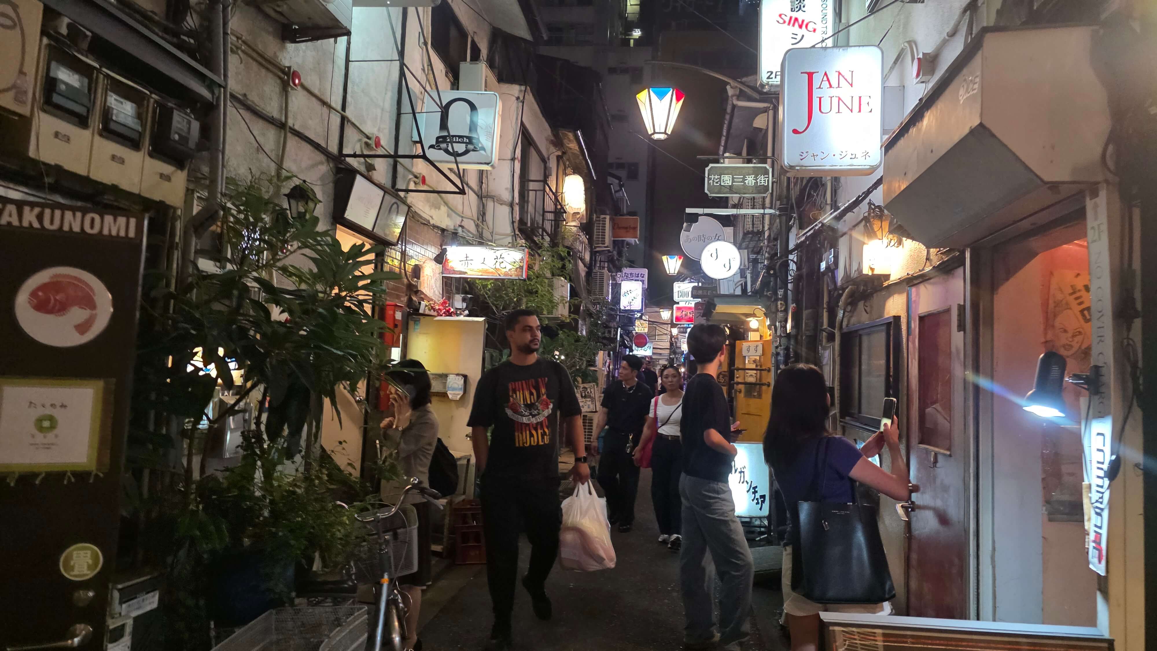 /images/Tokyo/Tokyo%20Shinjuku%202/golden%20gai.jpg
