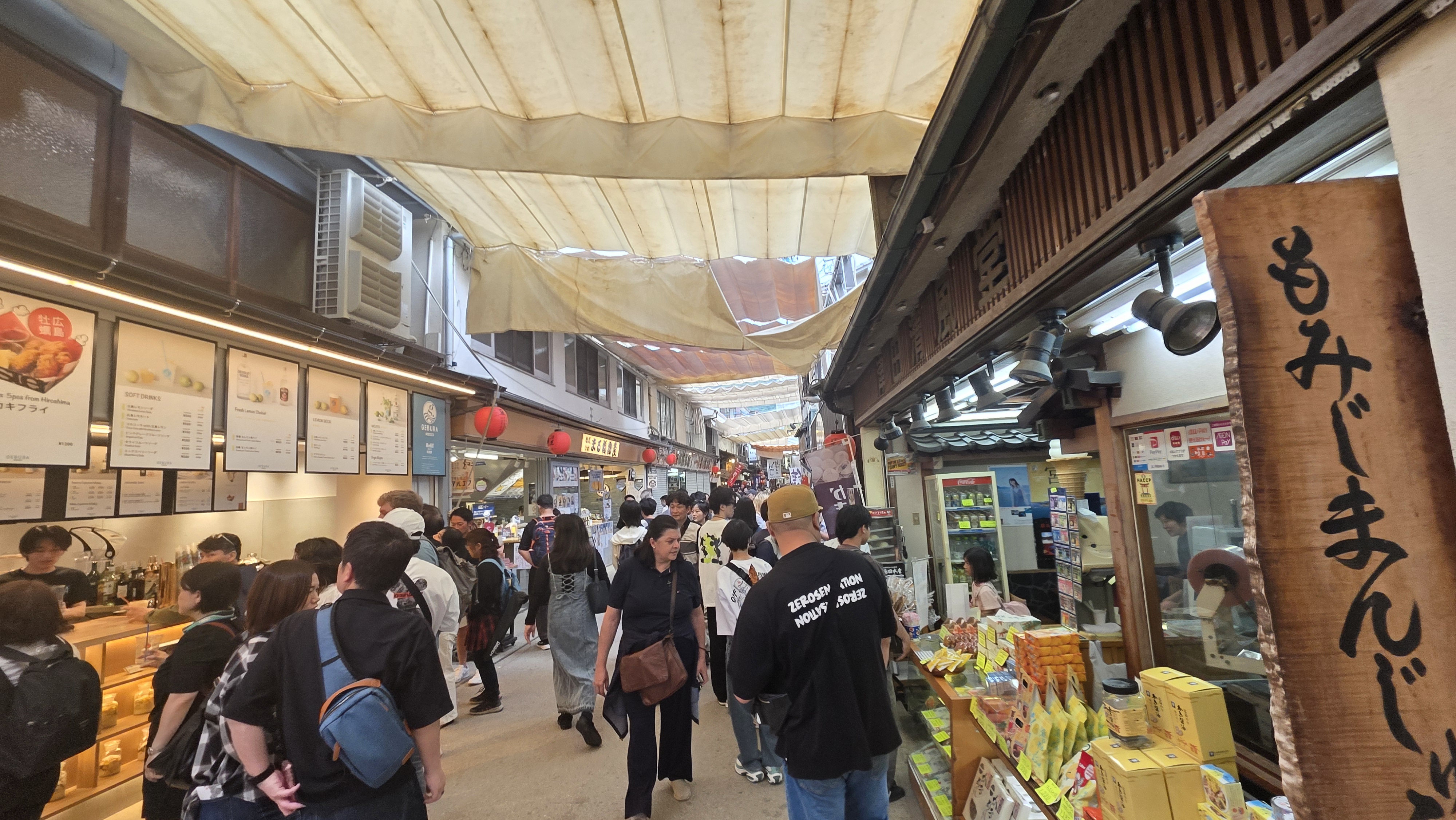 /images/miyajima/Miyajima%20rue.jpg /images/miyajima/Miyajima%20rue.jpg
